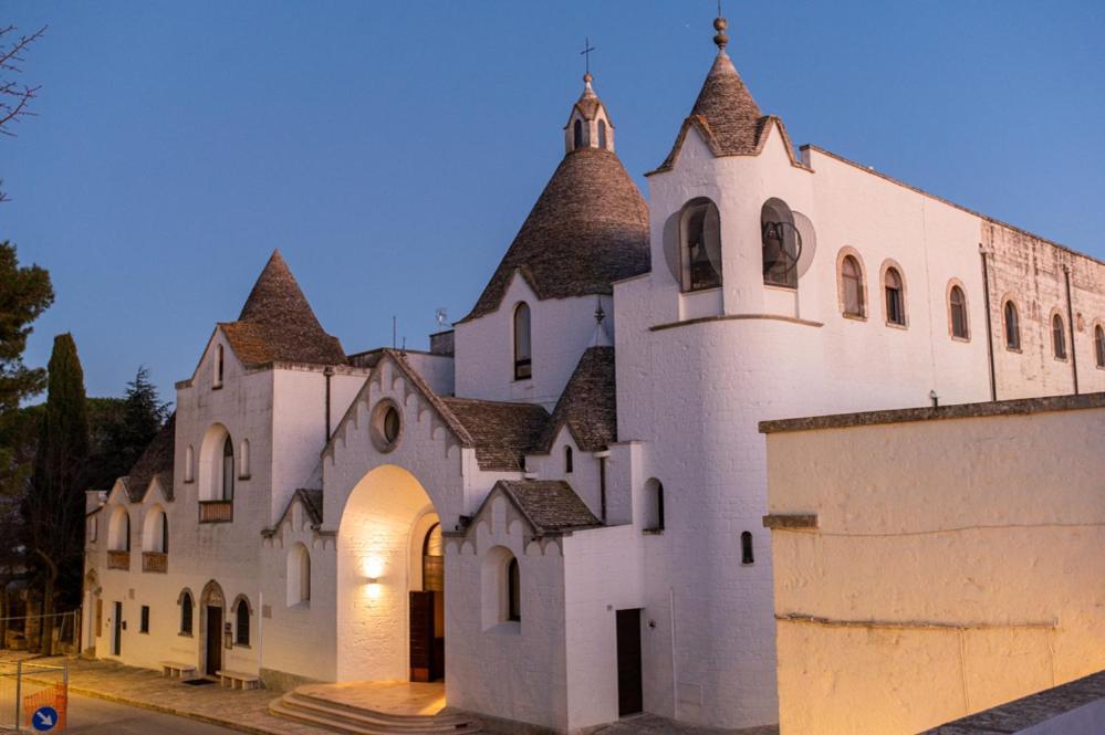 Dea Luxury Casa Vacanze- Zona Chiesa A Trullo - Альберобелло Екстер'єр фото