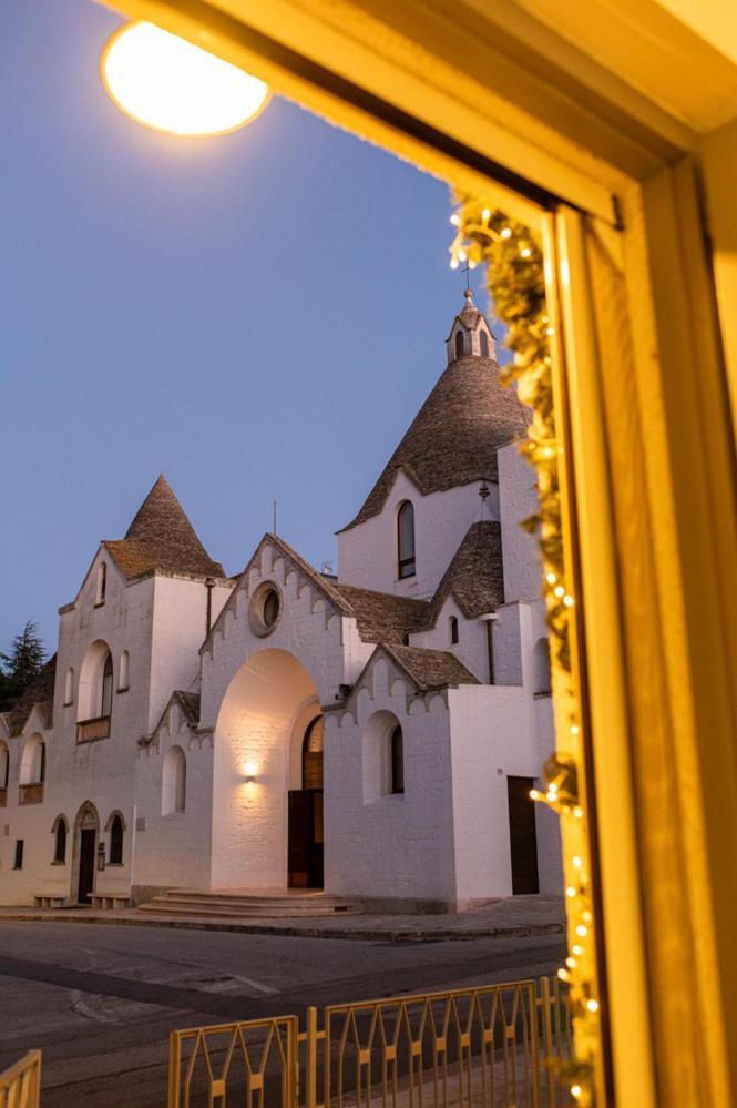 Dea Luxury Casa Vacanze- Zona Chiesa A Trullo - Альберобелло Екстер'єр фото