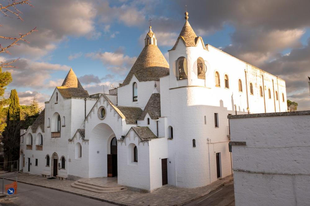 Dea Luxury Casa Vacanze- Zona Chiesa A Trullo - Альберобелло Екстер'єр фото